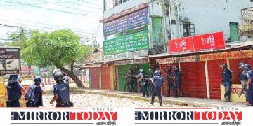 ঢাকা-চট্টগ্রাম মহাসড়ক অবরোধ, চলছে পুলিশের সাথে সংঘর্ষ
