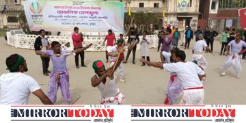 কুমিল্লা নগরীতে ঐতিহ্যবাহী লাঠি খেলা ও মোরগ লড়াই