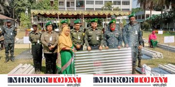 কুমিল্লায় বন্যায় ক্ষতিগ্রস্ত আনসার ও ভিডিপি সদস্যদের মাঝে গৃহ নির্মাণ সামগ্রী বিতরণ