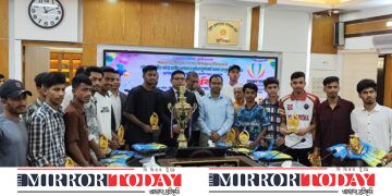 তারুণ্যর উৎসবঃ অনূর্ধ্ব ১৭ চ্যাম্পিয়ন কুমিল্লা জেলা বালকদলকে সংবর্ধনা