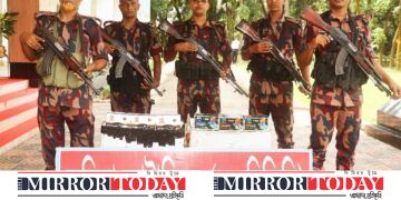 কুমিল্লায় ৮৬ লাখ টাকার ভারতীয় মোবাইল ডিসপ্লে আটক